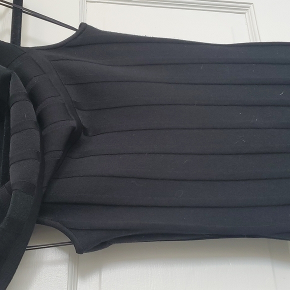 Guess Bodycon LBDress - Picture 4 of 5